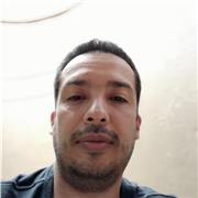 Profesor de Biología y Química que imparte clases a jóvenes y adolescentes